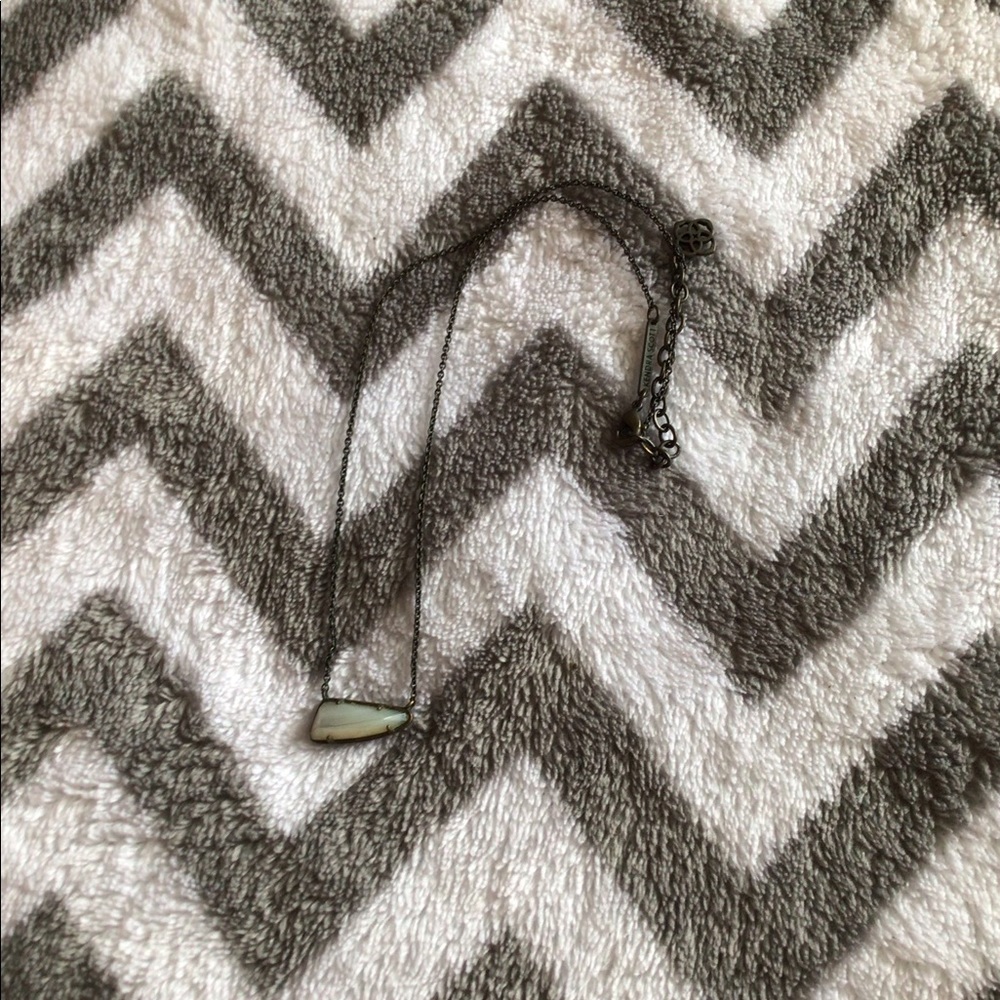 Kendra Scott pendant necklace